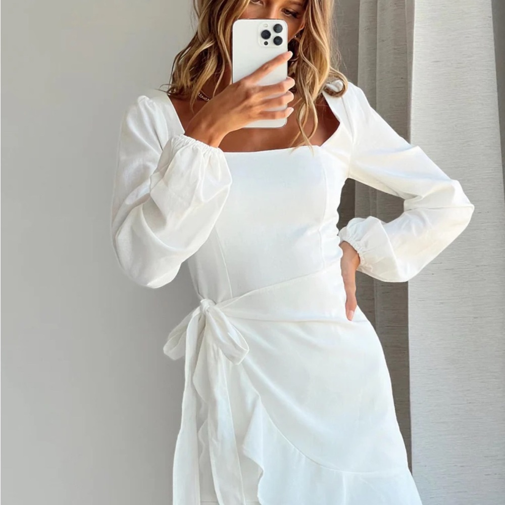 Elegant White Long-Sleeve Dress